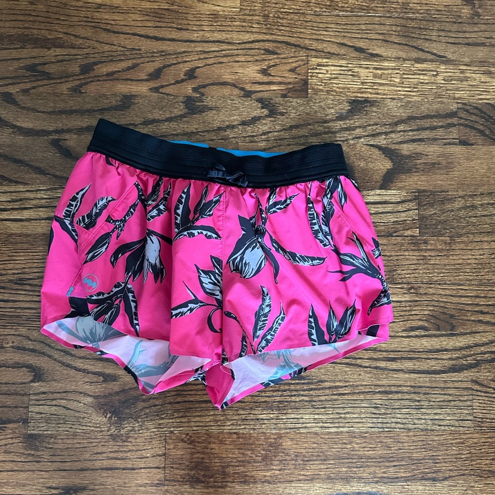 Janji AFO middle 3 inch shorts pink floral xs